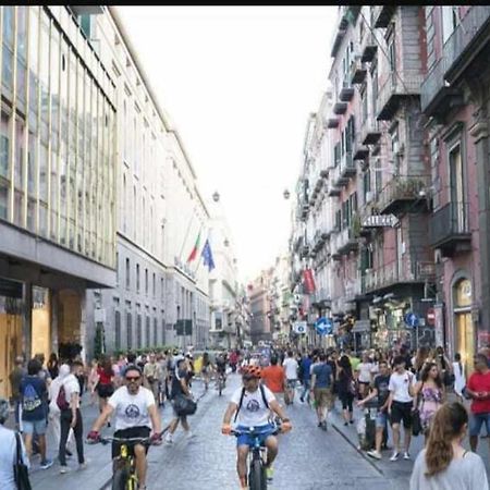 I Tre Re Via Toledo 那不勒斯 外观 照片